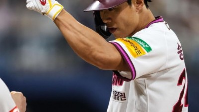 국내 선수 안타 1위 송성문, 흔들리는 키움의 중심을 지키는 슈퍼 주장