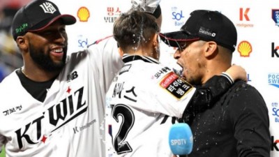KT, 로하스·쿠에바스와 작별 새 외인 듀오로 5강 승부수