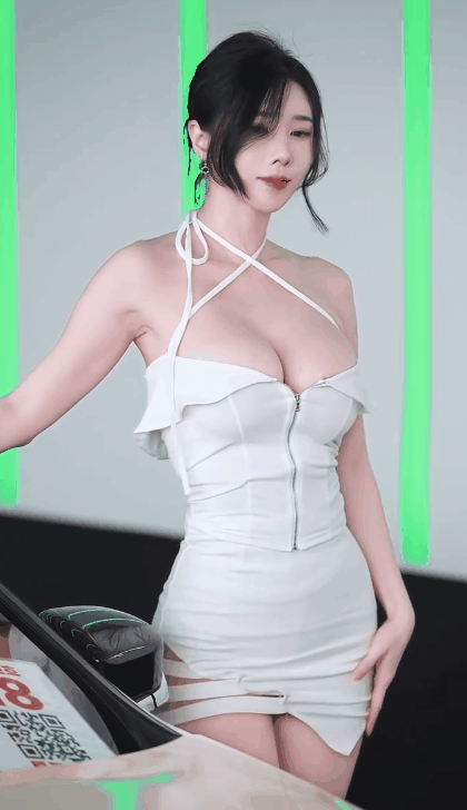 송주아 모델 홀터넥 끈 앞지퍼 원피스 묵직 가슴골