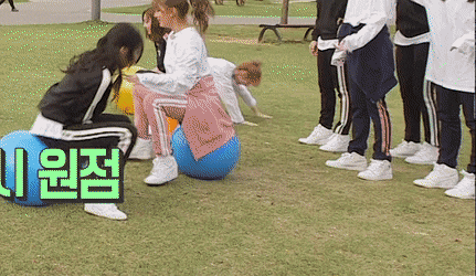 튕겨나간요망한자세사나