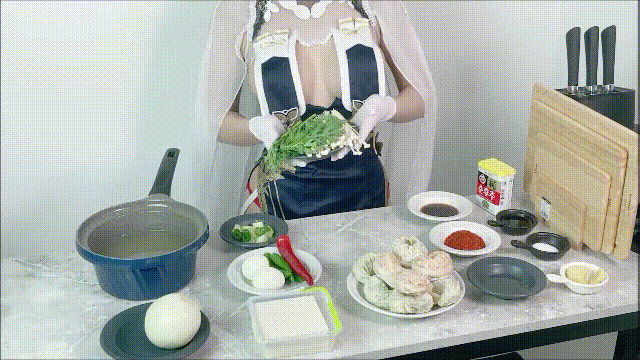 구독자 2000명 기념 코스프레 만두전골 쿡방